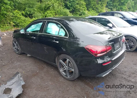 2020 Mercedes-Benz A 220 4Matic z USA, uszkodzony, nr VIN W1K3G4FB4LJ202188